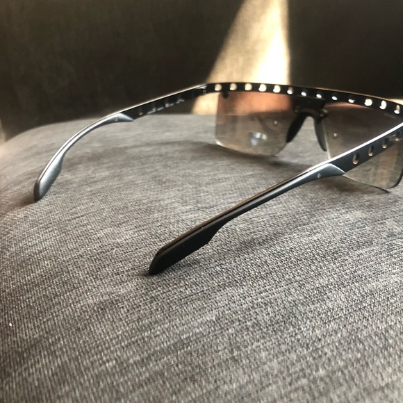 Prada Sunglasses - Picture 5 of 8